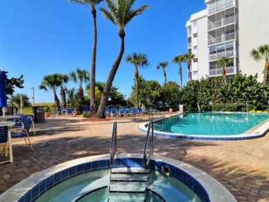 Sleep 6 at this Siesta Key Two Bedroom Beach Condo with Pool